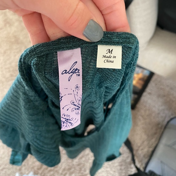 Green Key-hole Blouse - Picture 4 of 4